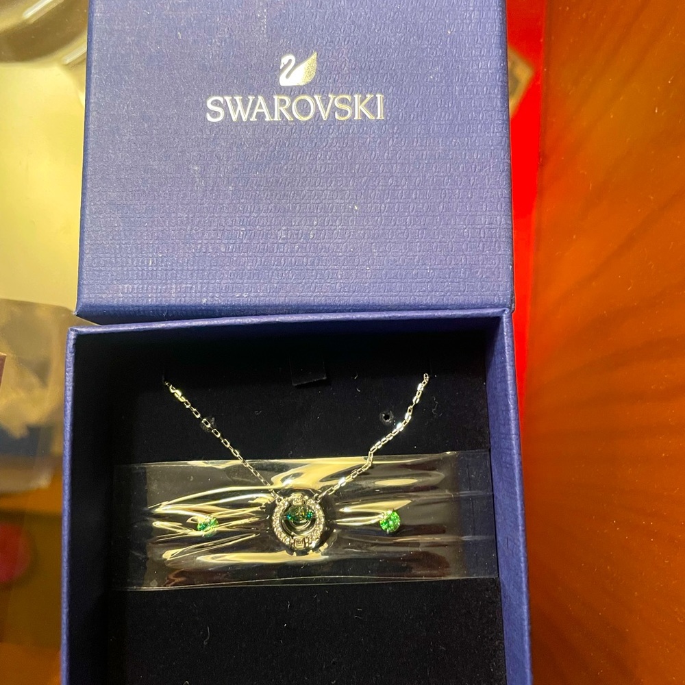 Swarovski green necklace and stud earring set